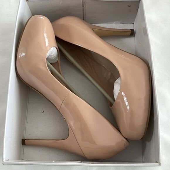 STEVE MADDEN TAN PATENT LEATHER PUMPS.  NEW - Picture 7 of 8